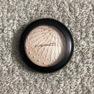 Extra Dimension Skinfinish in the shade Double-Gleam